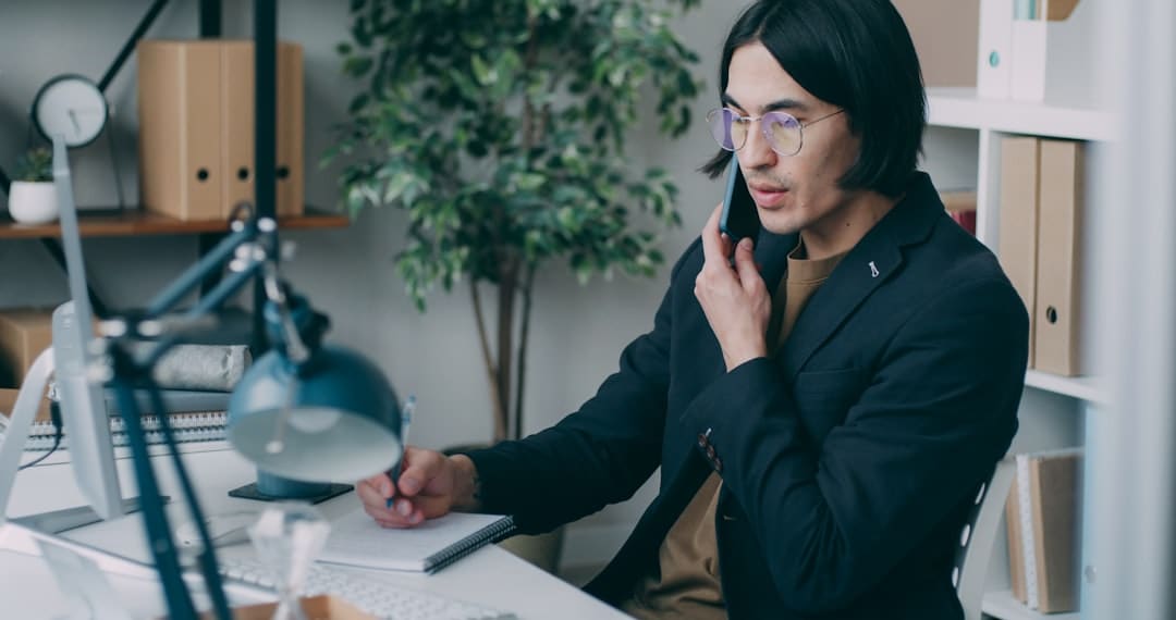 鹿晗拒绝staff帮忙系鞋带 真偶像的风采
